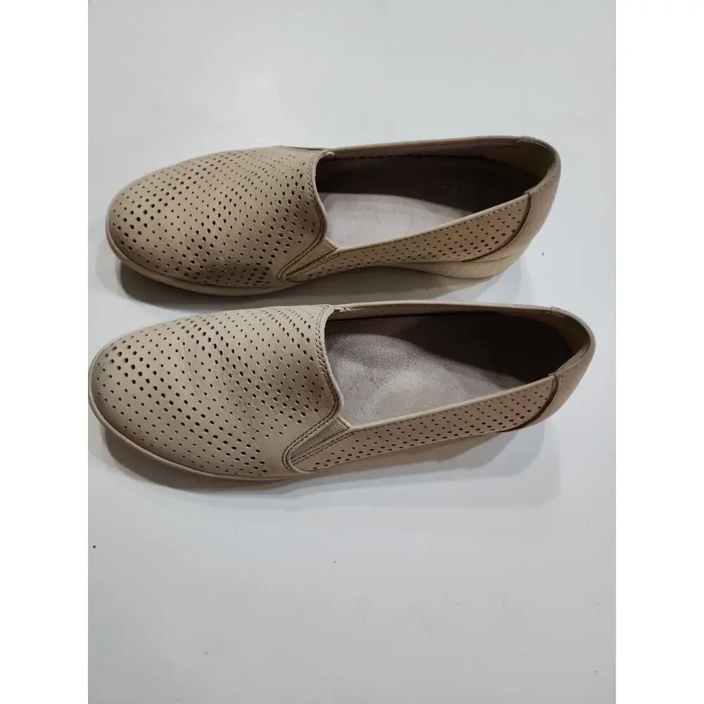 Dansko Odina Women’s Shoes Size 37 / US 6.5-7 Beige Slip On Loafers